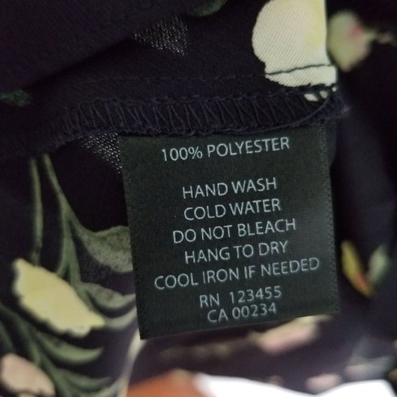 Blouse, blue floral, ladies size medium, new with tags - Picture 6 of 7